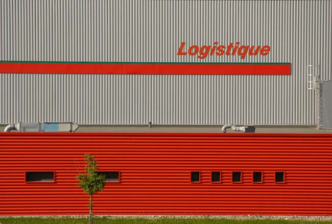 Wellblechhalle modernes Logistikzentrum
