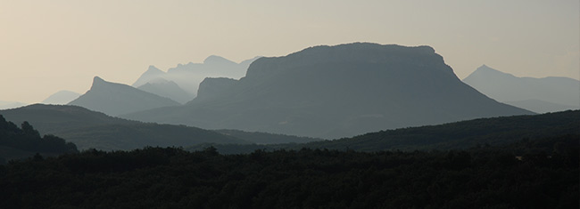 Berge im Nebel - Romantik